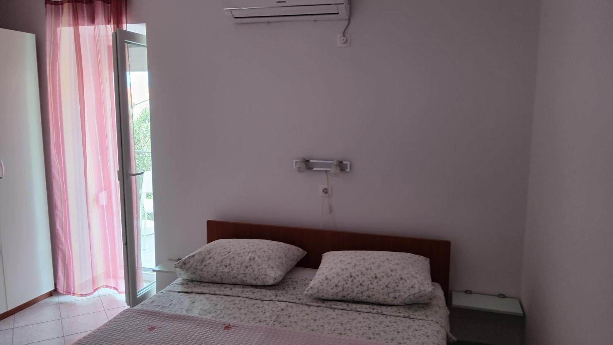 Artneo Apartmani Novalja Ngoại thất bức ảnh